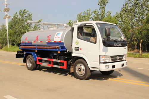多功能環(huán)衛(wèi)利器——東風清洗吸污車吸糞車